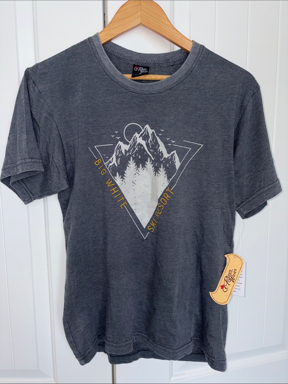 Big White Ski Resort Women’s Charcoal Graphic Tee - Big White Resort